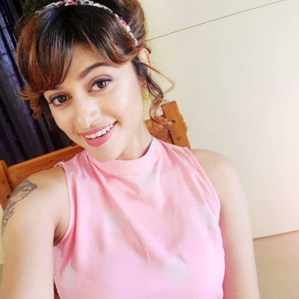 Oviya Helen Career