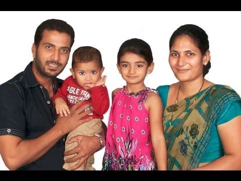 Jithan Ramesh With Her Wife and Childrens
