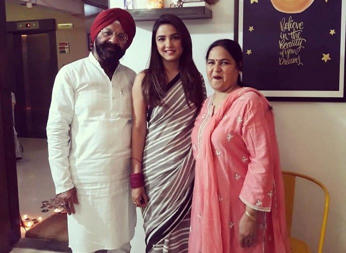 jasmin bhasin mother and father