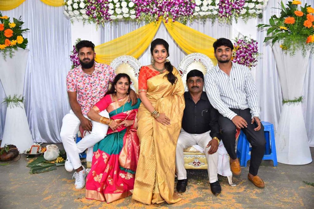Divya Uruduga Family